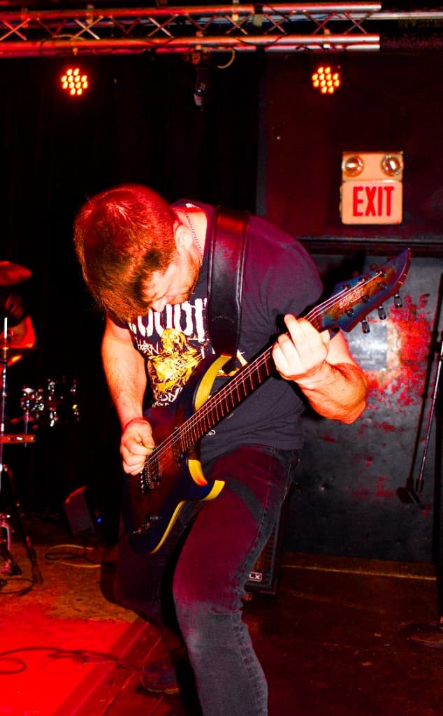Sergi on guitar — Live Wire, Chicago, IL.